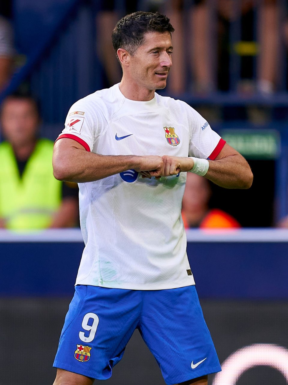 开云体育-包含莱万多夫斯基迎来十赛季高光表现,皇家马德里球迷沸腾!的词条